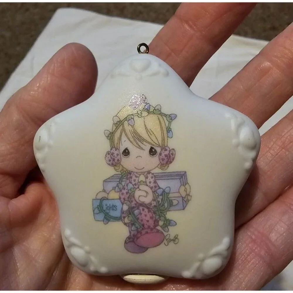 2003 PRECIOUS MOMENTS ORNAMENT 